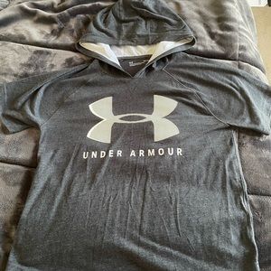 Short sleeve Under Armour hoodie